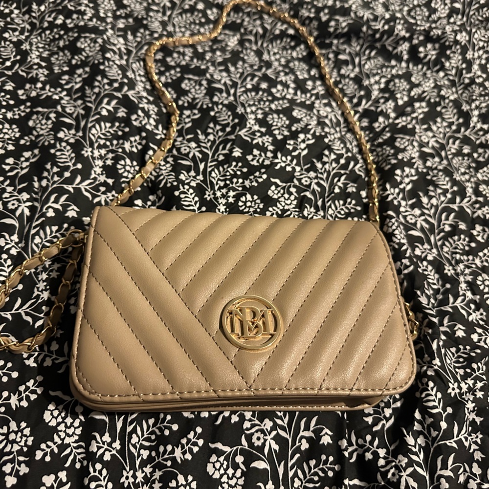 Elegant Tan Quilted Crossbody Bag